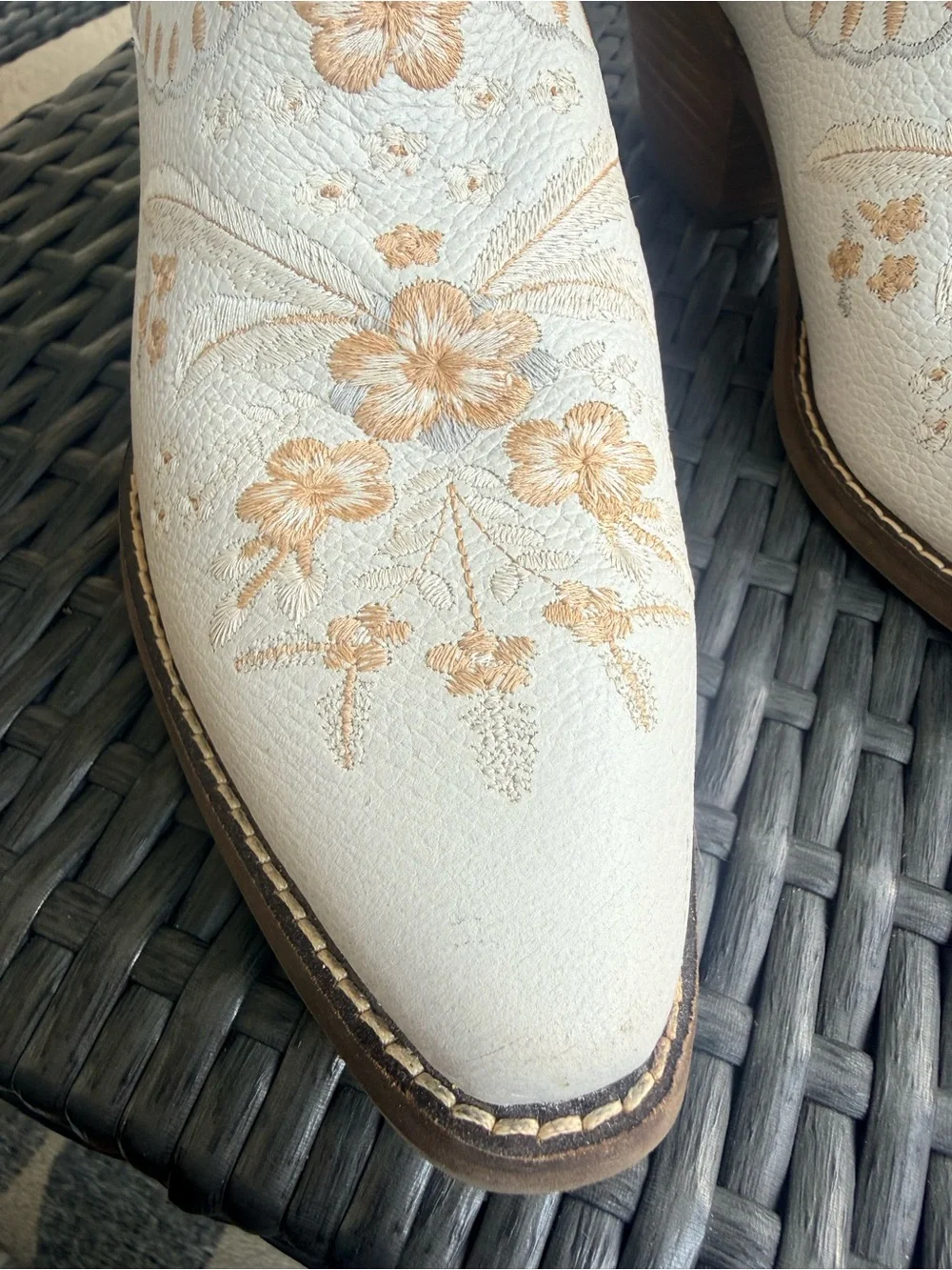 dingo cream ankle
